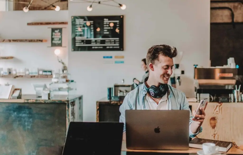 Vencru | 4 reasons why you should move your business online