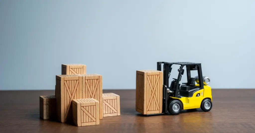 What is the bullwhip effect in supply chain?